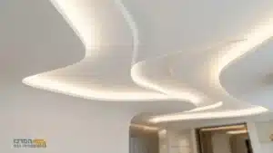תבניות גבס מעוצבות בתקרה עם תאורה ליניארית